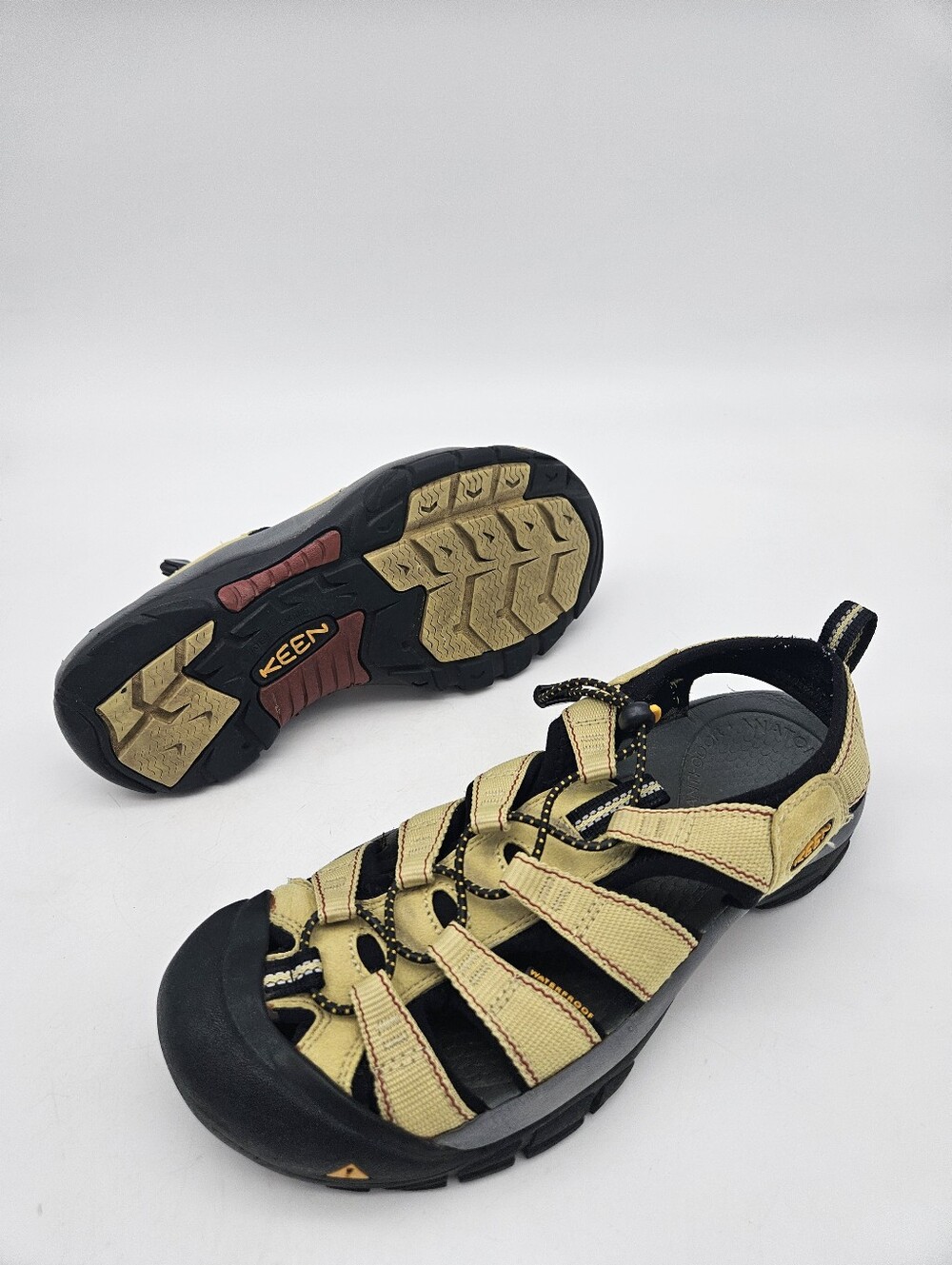 Keen Newport H2 Sandals Womens 9.5 Green Waterproof Hiking Outdoor Trail Shoes
